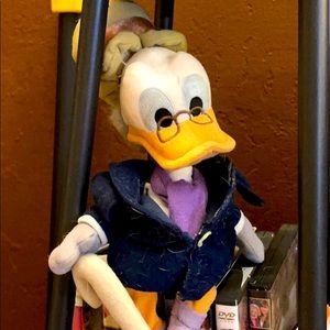 Christmas caroling Donald duck